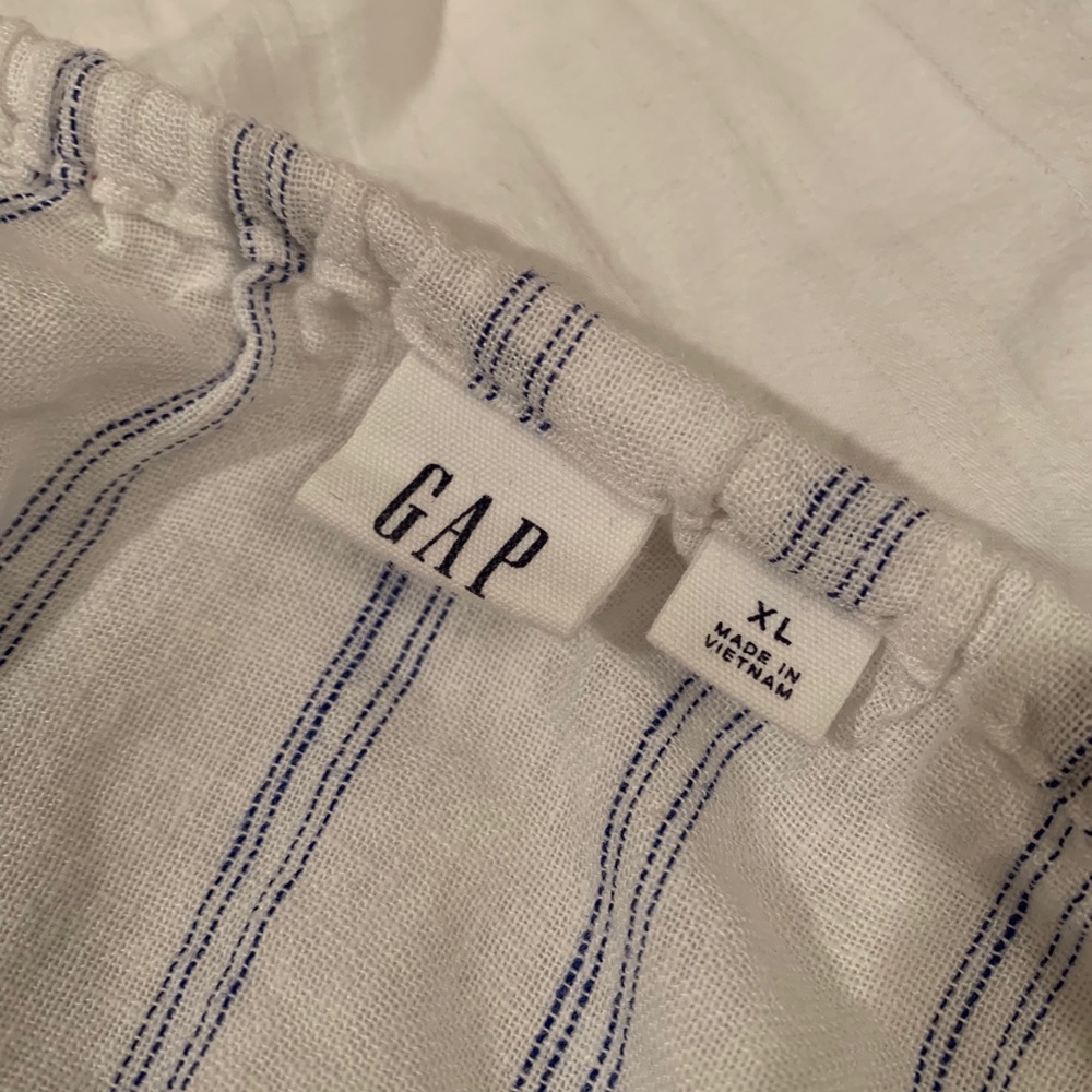 GAP off-the-shoulder Shirt